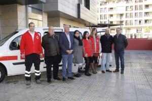 Presentación del vehículo. Abajo, el equipo en el centro de control