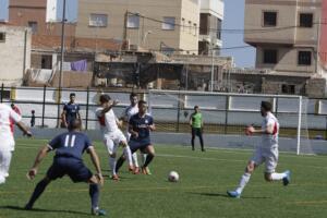 Moha, jugador del C.D.E. Melistar, en uno de los encuentros de Liga disputados esta temporada en el Campo Federativo de La Espiguera