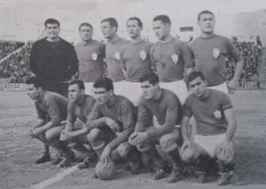 Foto 1.- Equipo Melilla CF - Categoría 2ª División - Temporada 1962/63 - Estadio Álvarez Claro Alineación de pie de izquierda a derechas 1.-Vicente, 2.-Herrero, 3.-Ramos, 4.-Ibáñez, 5.-Igartua, 3.-Robles, agachados 7.-Guerra, 8.-Listero, 9.-Rojas, 10.-Mayorga y 11.-Donato.