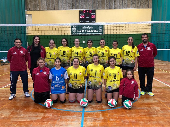 Pantilla del Club Voleibol Melilla que disputó recientemente tres partidos de preparación en Cádiz