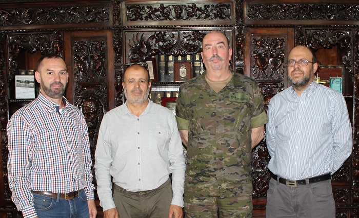 Reunión de los miembros de la Comisión Islámica con el comandante general de Melilla