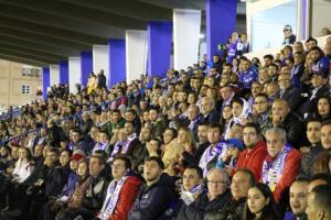 Foto de familia de los asistentes al acto de inauguración de la Galería de Tiro con Arco del Club Scorpio de Aventuras