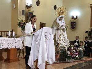 La pregonera, junto a la Blanca Paloma