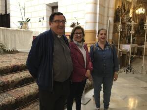 El vicario Roberto Rojo, Maribel Pintos de la Fundación y la historiadora Isabel Migallón