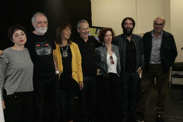 El director Moisés Salama y el protagonista Fernando Fernández junto a la consejera de Cultura