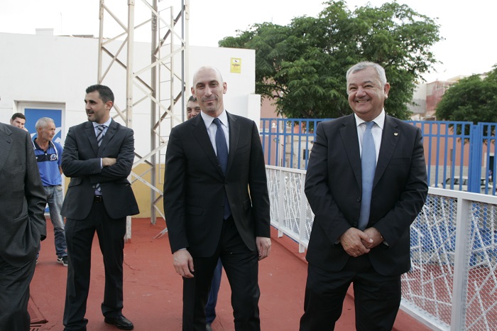 Luis Rubiales, en el centro de la imagen, es el nuevo presidente de la Real Federación Española de Fútbol