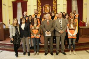 El presidente Imbroda y el consejero Ventura, junto al nuevo equipo de educadores de calle