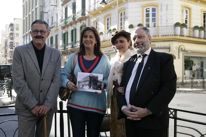 Los actores José Oña, Carolina Soler y Juanjo Florensa con la consejera de Cultura, Fadela Mohatar