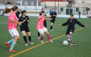 Imagen del partido que enfrentó, en la jornada inaugural, al C.D. La Espiguera Féminas y al Torreblanca C.F.