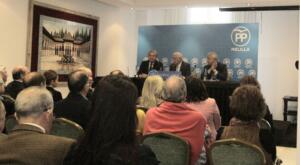 La primera autoridad melillense expresó este compromiso de su gobierno en presencia de los dirigentes nacionales Javier Arenas y José Manuel Barreiro