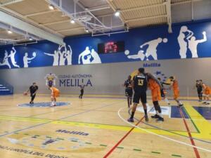 Los expedicionarios melillenses desembarcando ayer en Motril