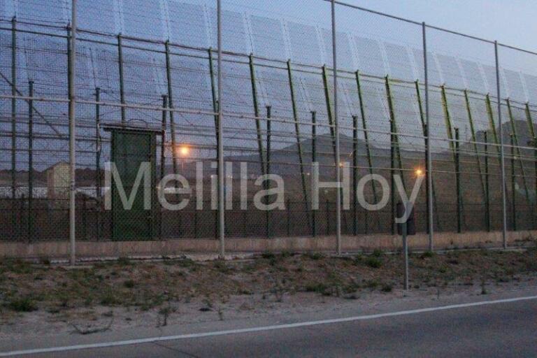 Imagen de Onda Cero Melilla, donde se aprecia el trozo de valla cortado