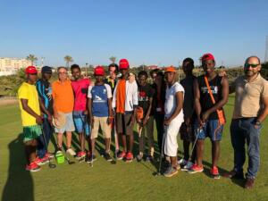 Foto de familia de la visita de Save The Childrens al Campo de Golf