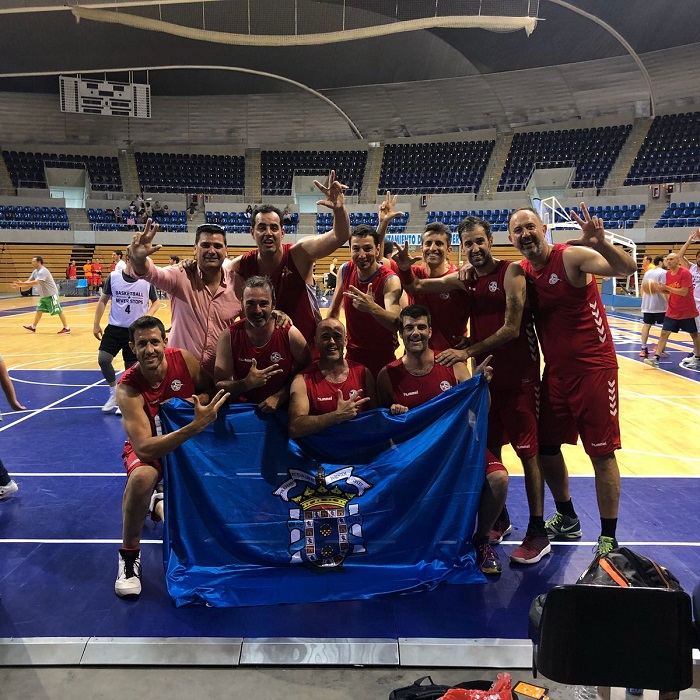 Componentes del equipo de baloncesto del Club Marítimo de Melilla