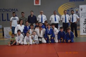 Foto de familia de los participantes en la exhibición