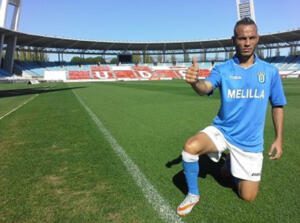 Fatah, con la camiseta de la U.D. Melilla
