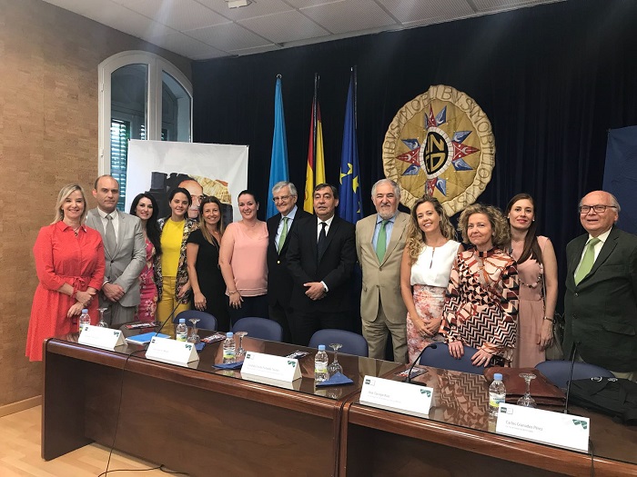 Los fiscales de Melilla con el Fiscal General del Estado, la Fiscal Superior y los cuatro exfiscales generales
