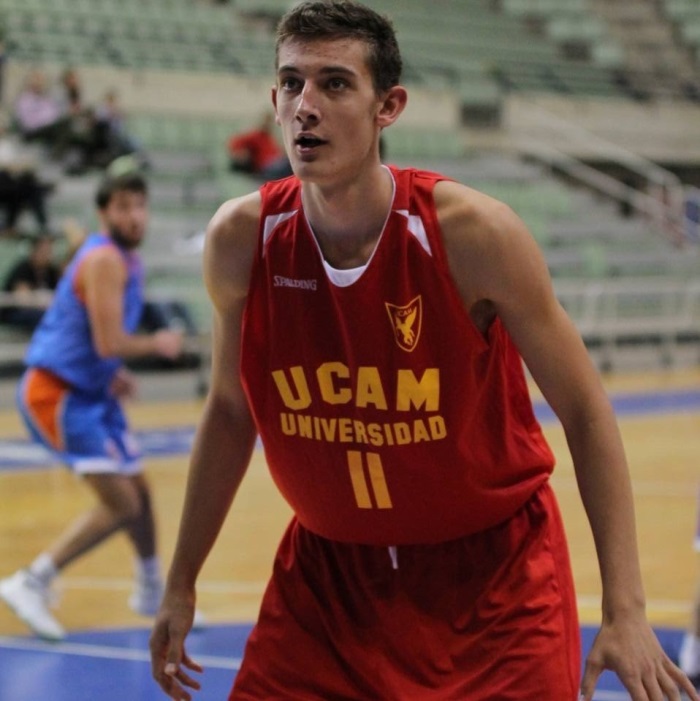 El nuevo jugador colegial debutó en la Liga EBA en la disciplina del UCAM Murcia