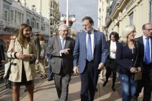 La dirección del PP ha confirmado esa reunión de la plana mayor del PP poco antes de la votación de la moción de censura que ha presentado el Pedro Sánchez para desalojar a Mariano Rajoy del Palacio de la Moncloa. Los socialistas cuentan ya con votos suficientes para que prospere esa iniciativa. El pasado jueves, la secretaria general del PP, María Dolores de Cospedal, compareció públicamente para zanjar el rumor de una posible dimisión de Mariano Rajoy como presidente del Gobierno porque "no garantiza de ninguna manera que el PP siga" gobernando. Sin embargo, no aclaró cuál será a partir de este momento el futuro del todavía jefe del Ejecutivo. Preguntada expresamente si Rajoy prevé quedarse como líder de la oposición, una vez que prospere la moción de censura, Cospedal se limitó a decir que los asuntos relacionados con la estructura del partido lo comunicarán "en su momento". "Éste no es el momento de esa cuestión ni de cuestiones relativas a la situación personal de Mariano Rajoy", apostillo. La reunión de mañana en la sede de la Calle Génova de Madrid están convocados todos los dirigentes y barones del PP, entre ellos el presidente de la Ciudad Autónoma de Melilla, Juan José Imbroda, quien ha defendido la figura de Rajoy su trabajo al frente del Gobierno de la Nación, rechazando así los argumentos que ofrecieron el PSOE, Podemos, Bildu, PDCAt, ERC, PNV y NC para echarle de la presidencia del Gobierno.