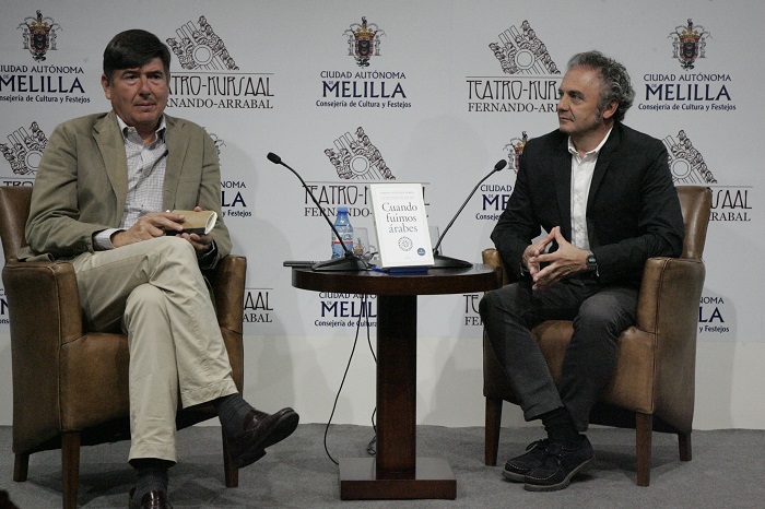 El autor Emilio González Ferrín presentó su libro ‘Cuando fuimos árabes’ en manos de Manuel Pimentel