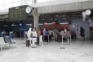 Todos los pasajeros fueron reubicados en otros vuelos ayer