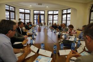 La Ciudad Autónoma junto a 26 entidades locales firmando el Pacto por la Movilidad en el día de ayer