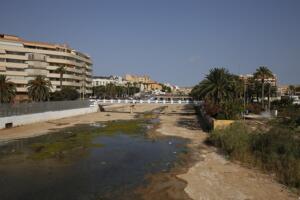 El estanque tendrá iluminación led ornamental para cumplir una función estética.- Con la obra se mejorarán los muros cajeros de la desembocadura