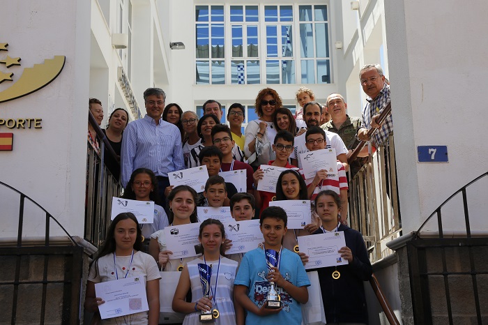 Foto de grupo de todos los alumnos galardonados por la Sociedad Melillense Matemática