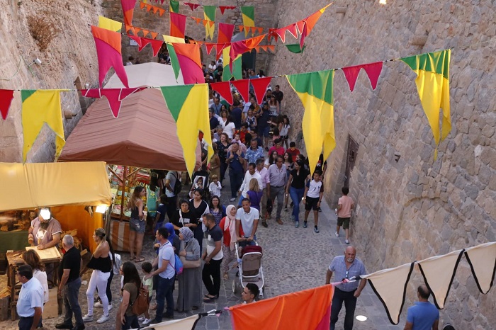 Numerosos melillenses visitaron ayer la XV edición del Mercado Renacentista