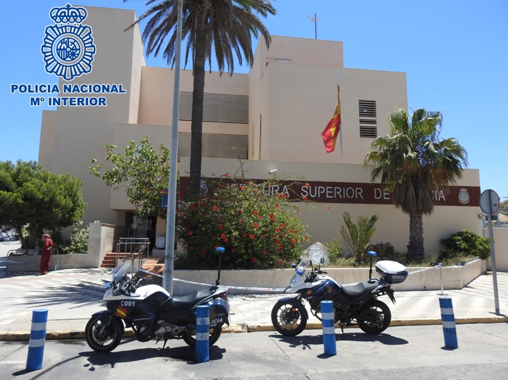 Uno de los métodos era el uso de vehículos o camiones por los puestos fronterizos como Ceuta y Melilla donde se cobraba 2.500 euros por cada menor que se pasaba.