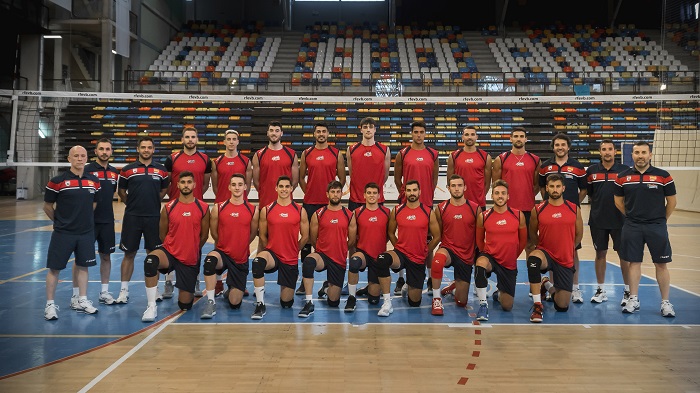 Plantel de la selección nacional absoluta de voleibol que jugará en Melilla dos partidos