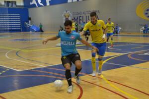 Imagen de uno de los duelos melillenses del pasado curso