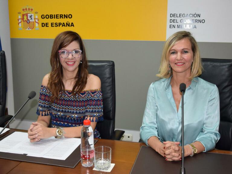 La delegada del Gobierno en Melilla, Sabrina Moh, y la nueva responsable de la Unidad Contra la Violencia de Género en nuestra ciudad, Elena Fernández Treviño