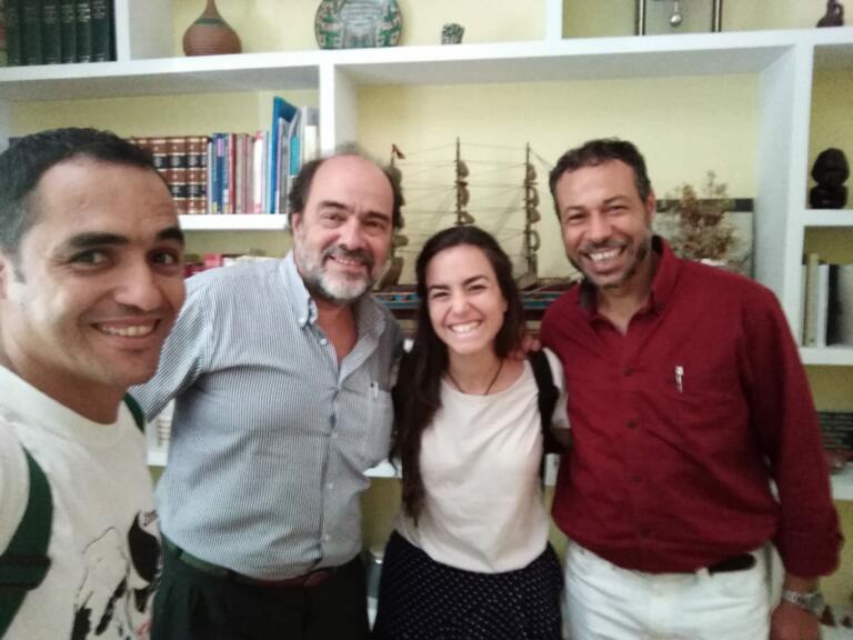 Los dos argelinos que fueron detenidos en Melilla (en los extremos de la foto) con sus abogados