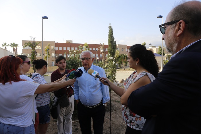 Fernández Marugán afirmó que el problema de los MENA es “relativamente importante” en Melilla, donde reconoció que “se hace un esfuerzo”
