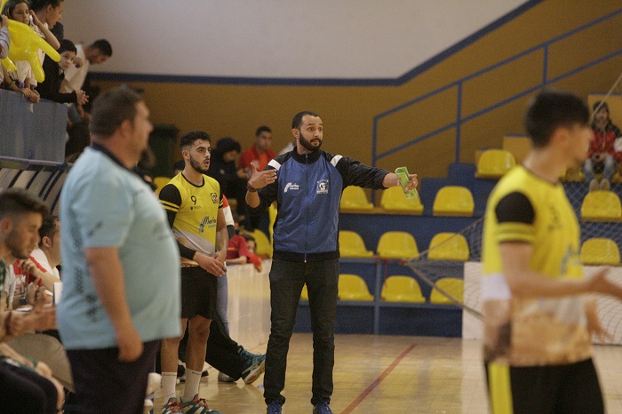 El entrenador melillense desea continuar en el Gimnástico Melilla para afrontar un importante objetivo, pero asegura que no tiene noticias del club melillense