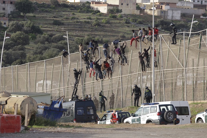 Imbroda recordó que los agentes de la Guardia Civil “defienden las fronteras de España