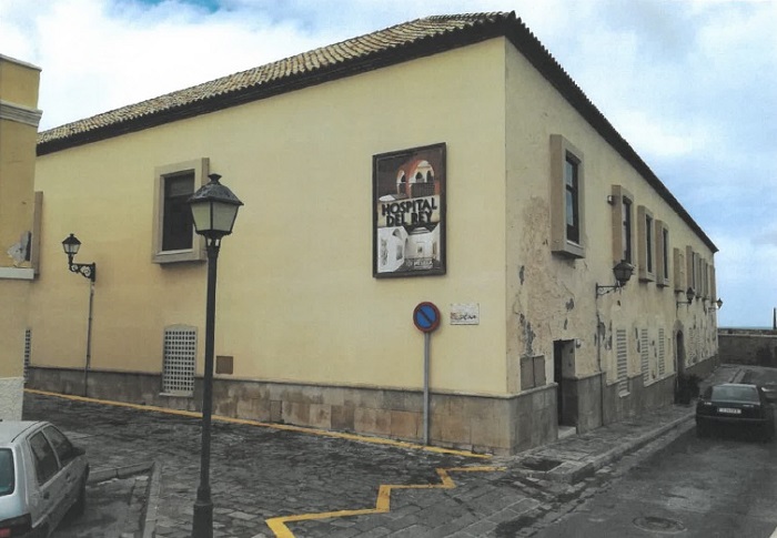 Imagen actual de la fachada del Hospital del Rey situado en Melilla La Vieja