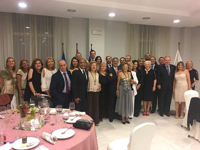 El Club Rotary Melilla presentó la nueva directiva en la cena de confraternización el pasado sábado