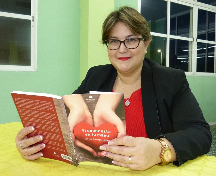 Vanessa Domínguez, autora de “El poder está en tu mano”