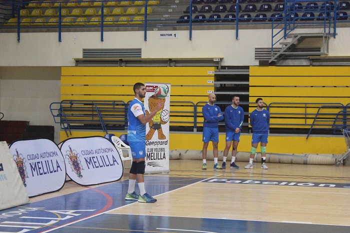 Fran Iribarne, en un partido de la pasada temporada con el Club Voleibol Melilla