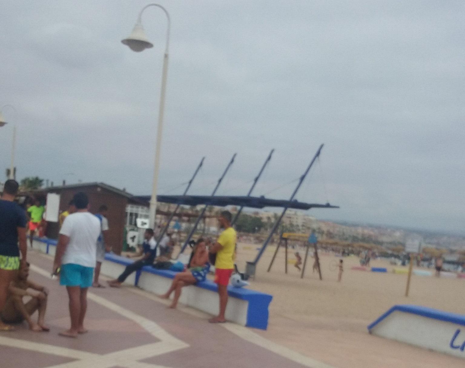 Detenidos dos exhibicionistas en la playa de La Hípica cuando mostraban sus  partes a niñas - MelillaHoy