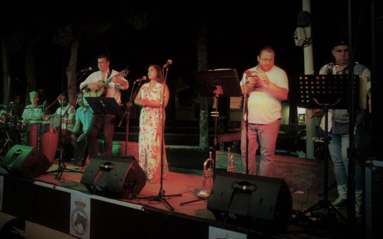 El grupo “Son D’Pakis” durante su concierto en La Hípica