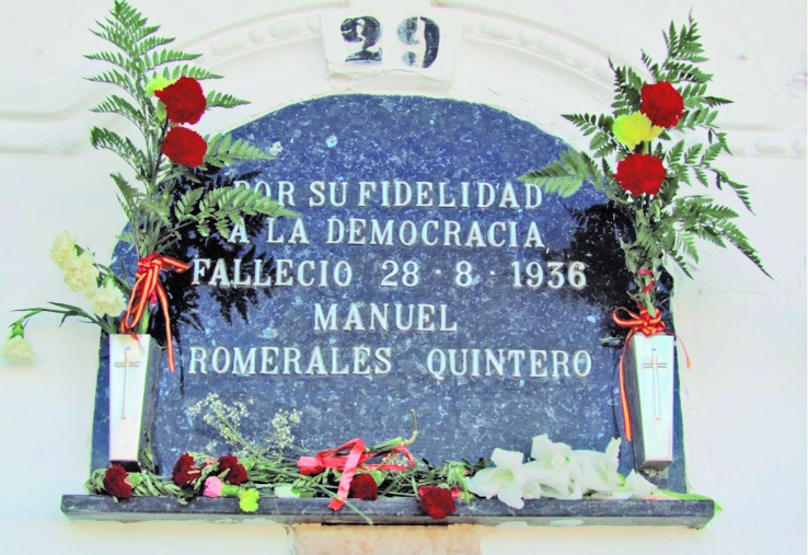 Foto del nicho de Manuel Romerales, ex comandante general de Melilla en la República