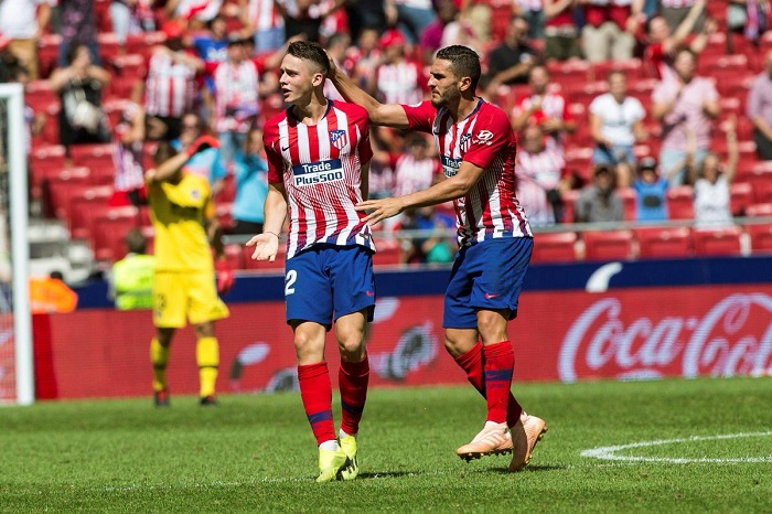 Borja Garcés fue felicitado por Koke el pasado sábado tras marcar el gol del empate del Atlético de Madrid
