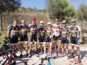Grupo de ciclistas pertenecientes al equipo Ciudad Autónoma de Melilla de Ciclismo