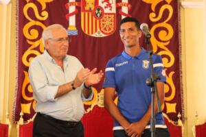 Mahanan, junto al presidente de la Ciudad, en la recepción oficial que Imbroda ofreció a la plantilla
