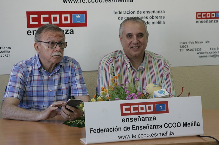 El responsable de la Federación de Enseñanza de CCOO Melilla, Ricardo Jimeno (drcha)