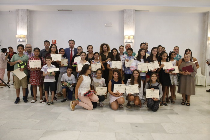 Foto de grupo de todos los ganadores del concurso ‘¿Qué es Melilla para ti?’