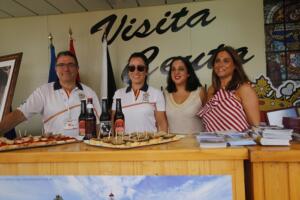 La vicepresidenta primera de Ceuta, Rocío Salcedo, con algunos miembros de la Casa Regional